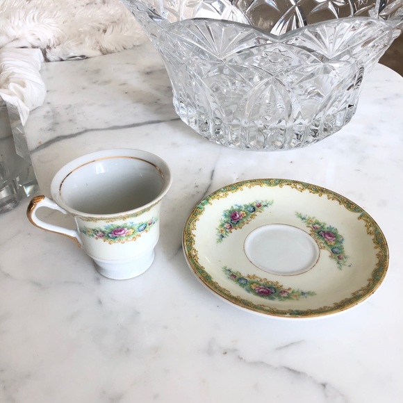 Small Gold Trim Floral Cup and Saucer - Picture 4 of 5